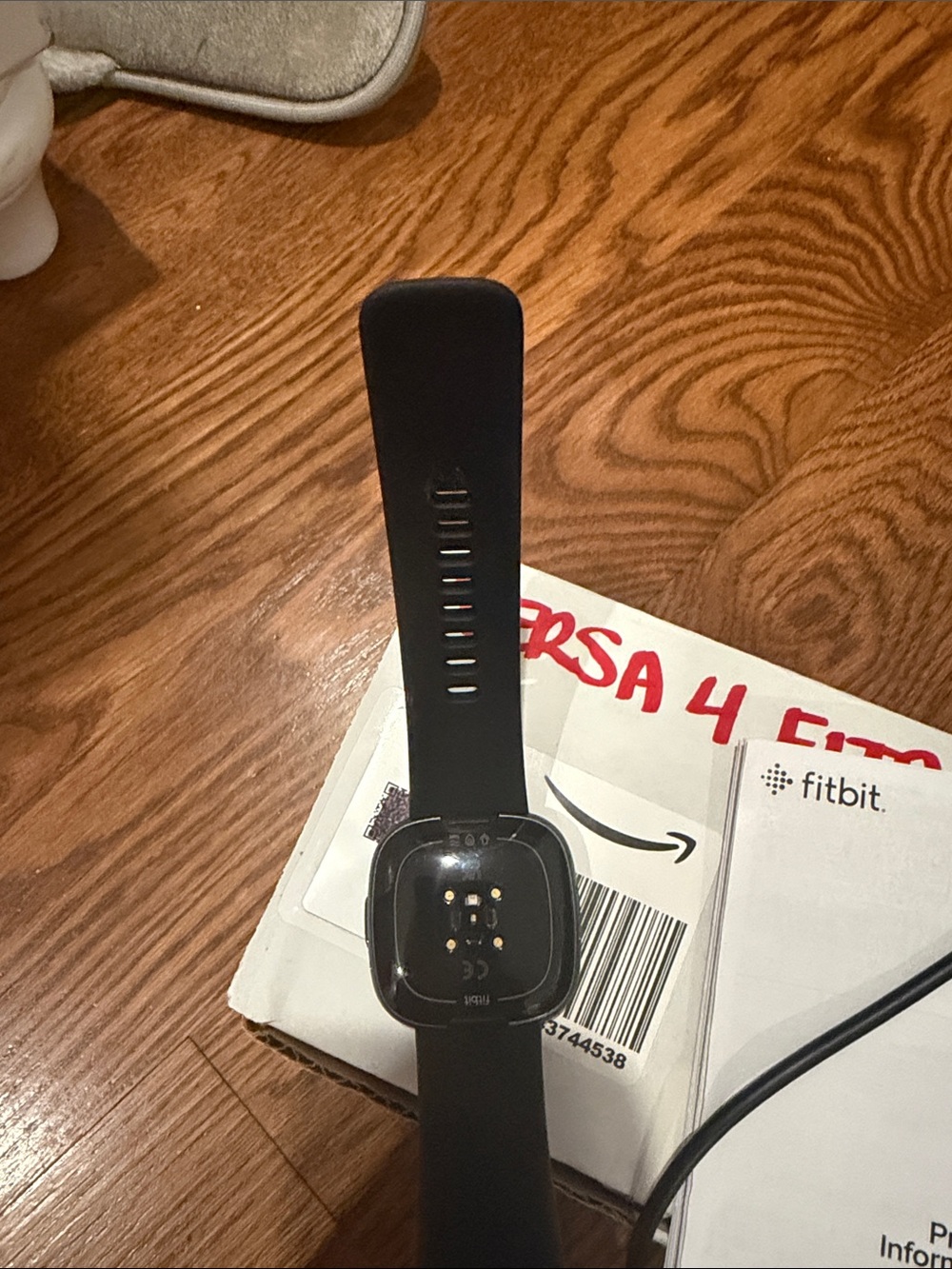 fitbit Versa 4 Smartwatch in Black with Black Band - Picture 5 of 5